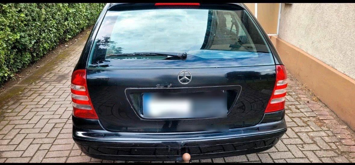 Mercedes-Benz C200 2005 — rear view