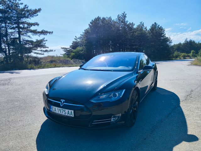 TESLA Model S P90D 