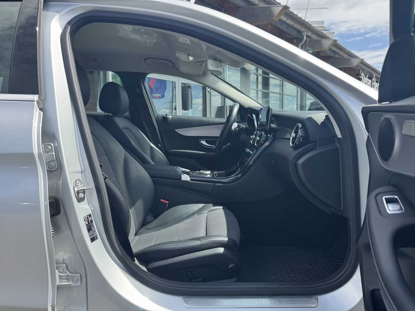 Fahrzeugabbildung Mercedes-Benz C 220d T Avantgarde+RKamera+LED+TotW+SpurH