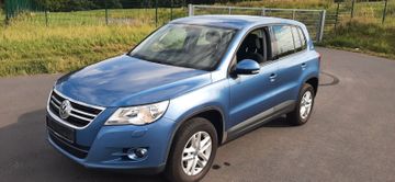 Volkswagen Tiguan - 1