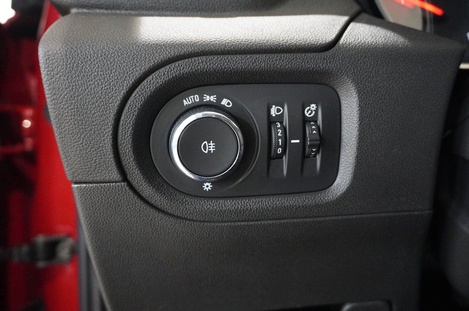 Fahrzeugabbildung Opel Grandland (X) 1.6 HYBRID ELEGAN. NAVI/KAMERA/AHK