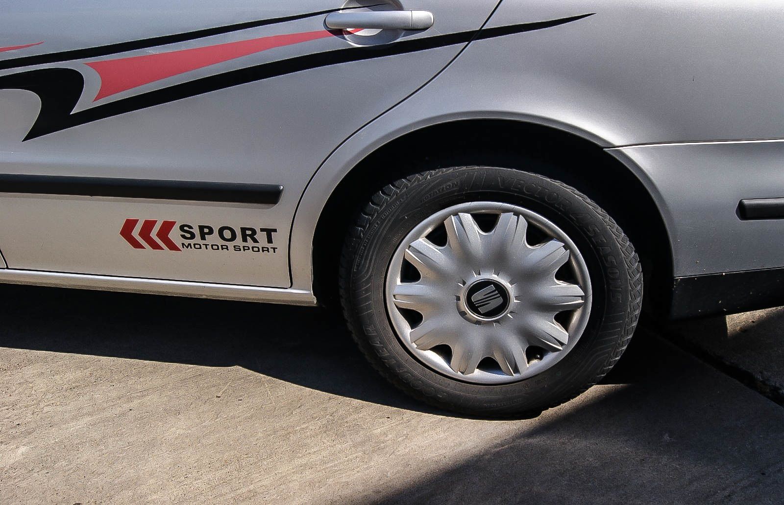 Fahrzeugabbildung SEAT Toledo Signo 1.8 20V Automatik KLIMAAUTOMATIK