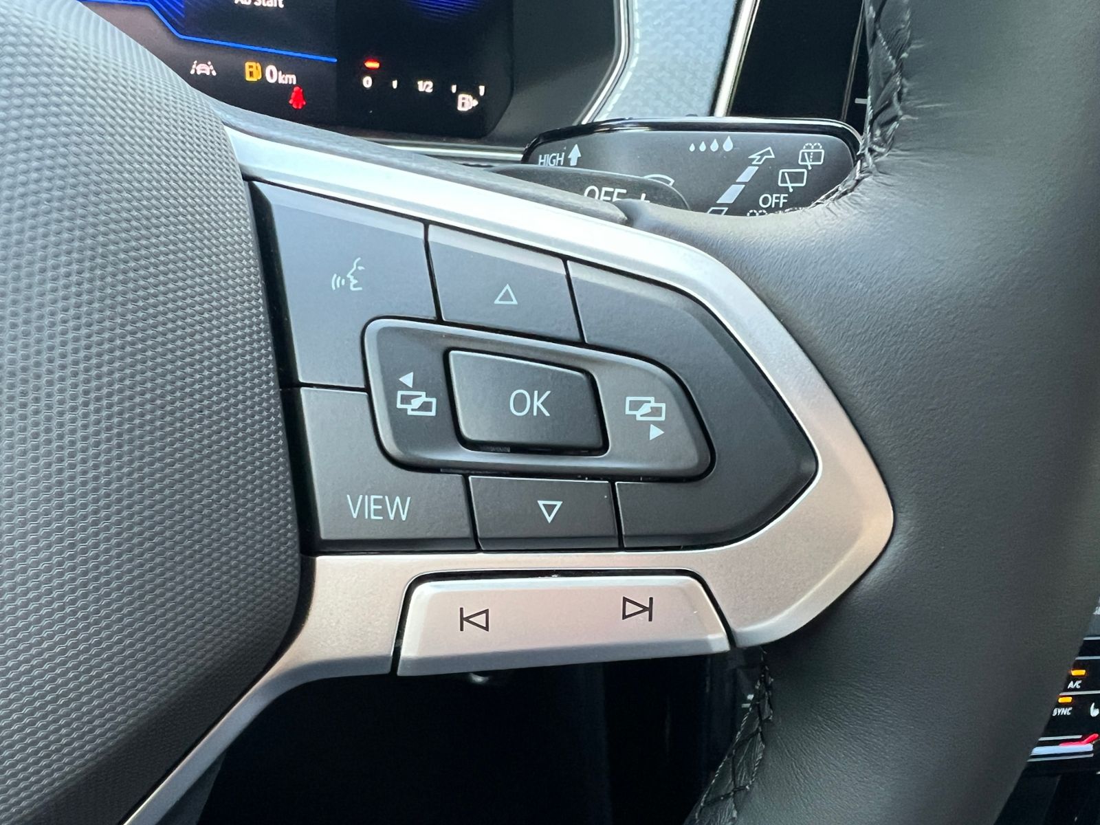 Fahrzeugabbildung Volkswagen T-Cross ENERGY 1.0 TSI DSG *AHK,Side Assist,Navi