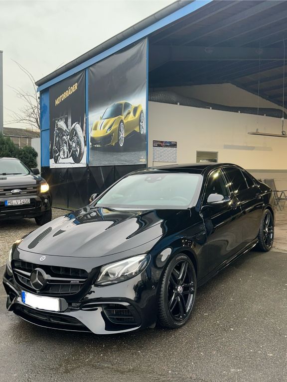 Mercedes-Benz E 63 AMG