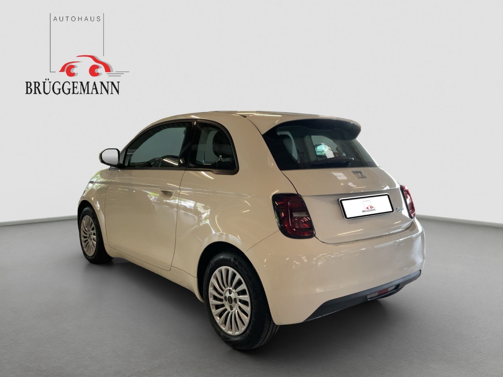Fahrzeugabbildung Fiat 500e + Radio- & Winterpaket