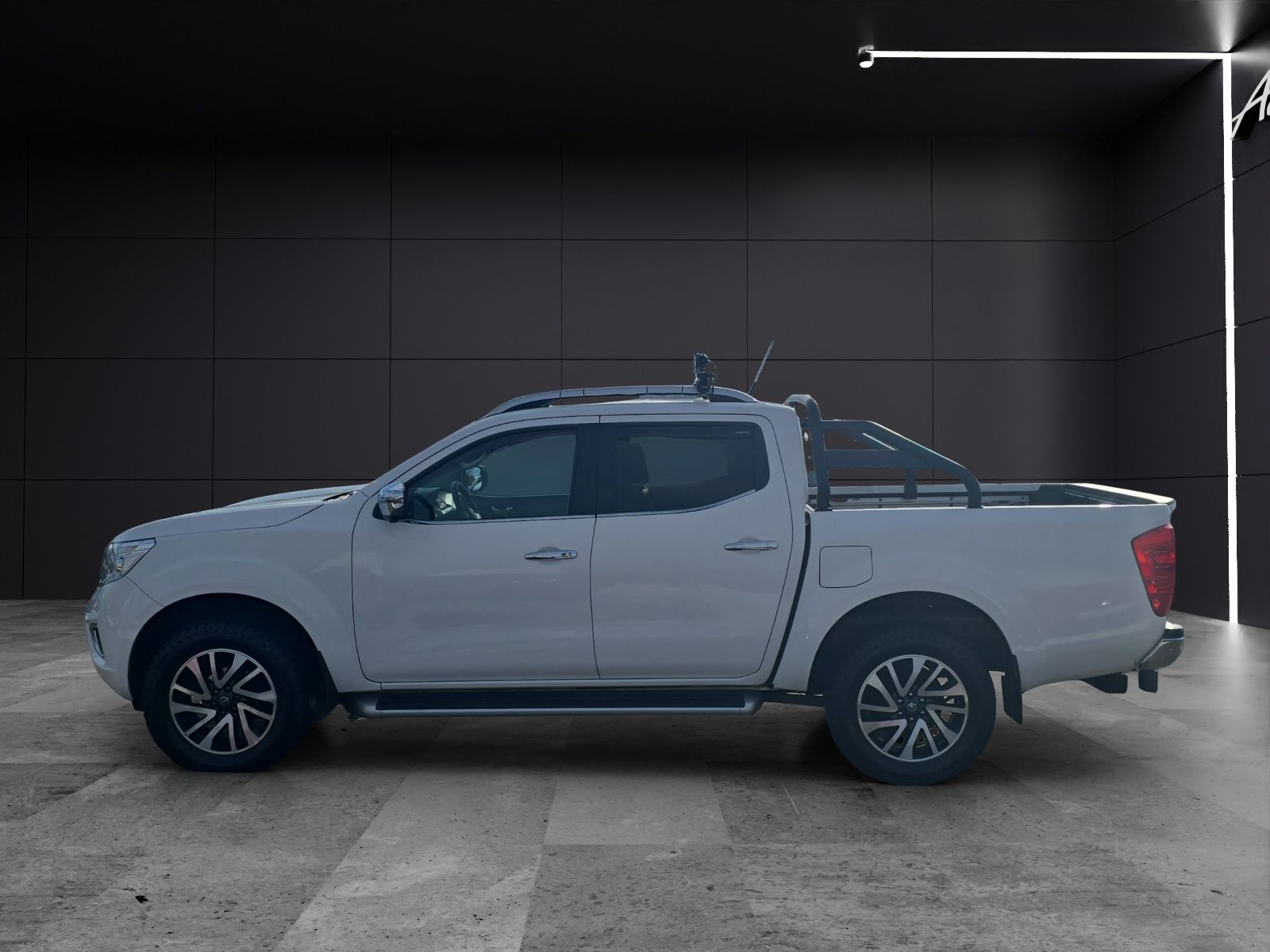 Fahrzeugabbildung Nissan Navara NP300 Tekna Double Cab 4x4 RFK SH LED