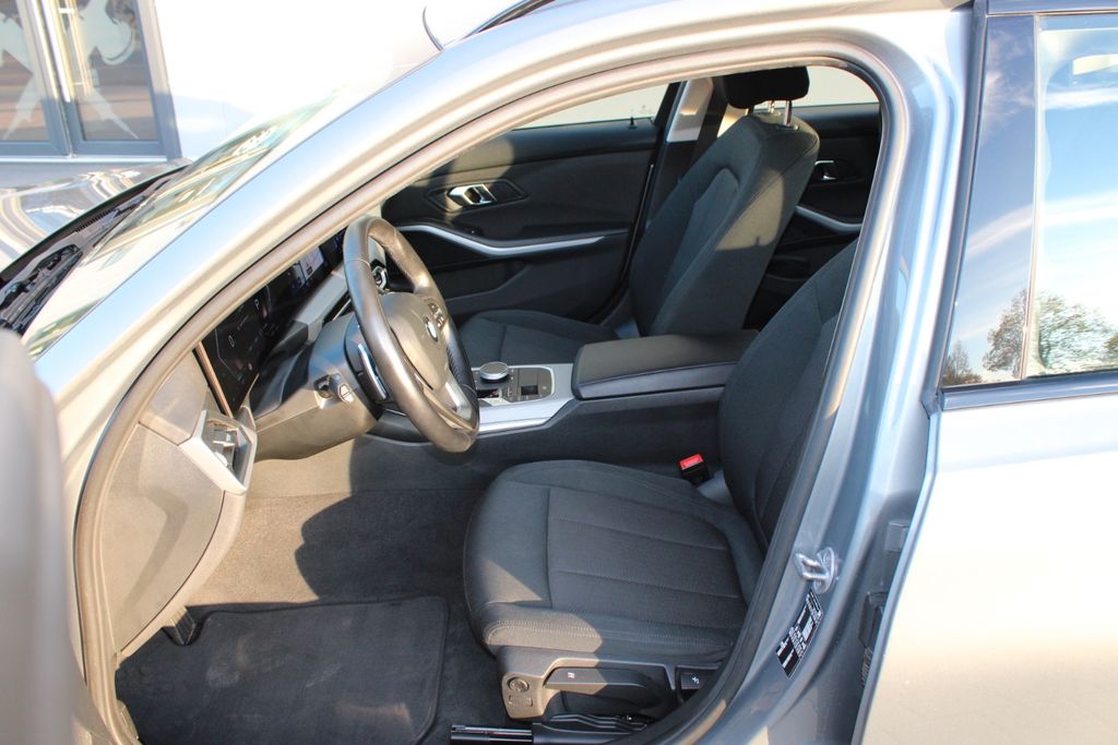 BMW 318d Touring AUT SHZ NAVI PDC LED KLIMAAUT