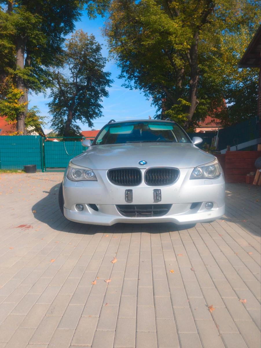 BMW 525 2005 — rear view
