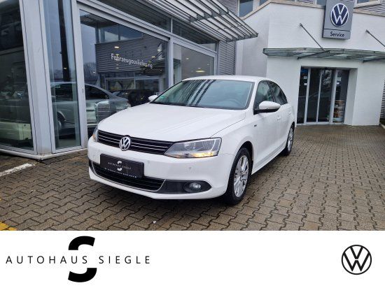 Volkswagen Jetta 1.2 TSI Life Navi Tempomat Parktronic Sitz