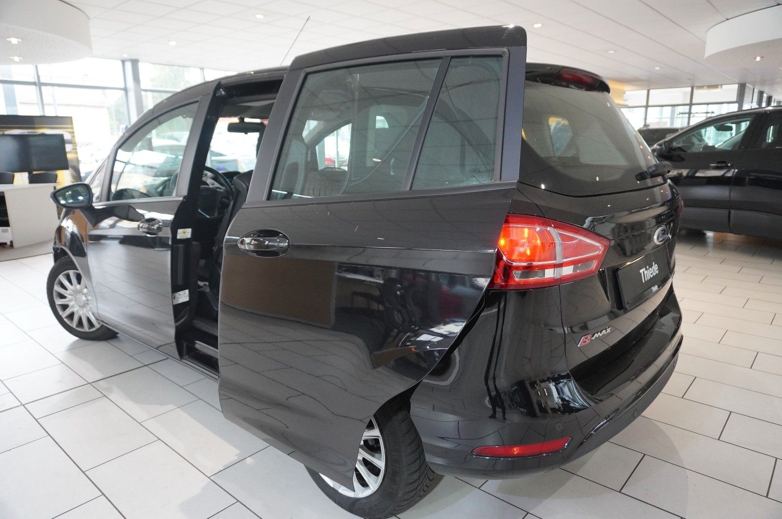 Fahrzeugabbildung Ford B-Max 1.0 TREND KLIMA/SHZ/PDC/NEBEL/WINTER/USB
