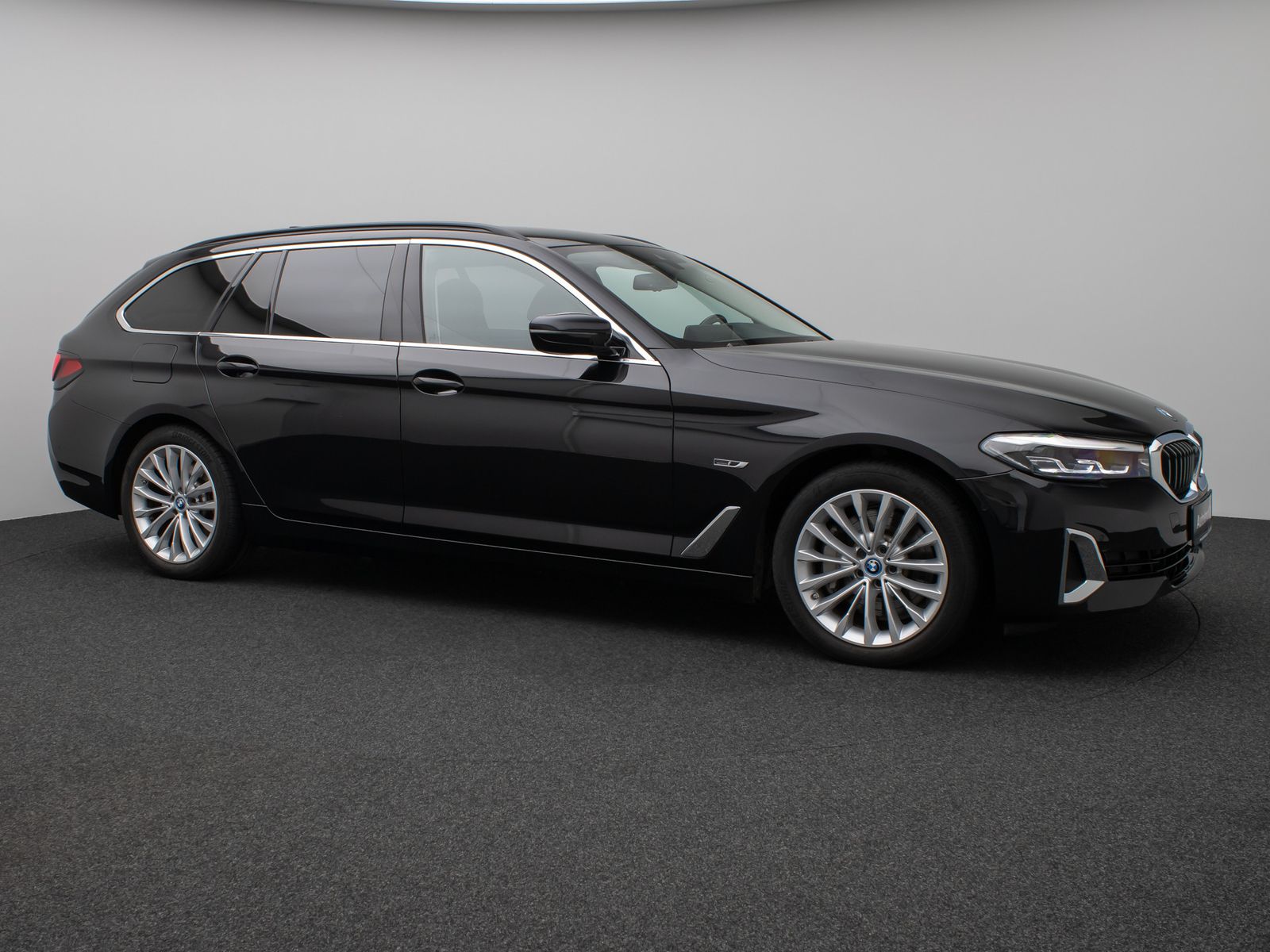 Fahrzeugabbildung BMW 530e xD Luxury Line Kamera HUD DAB HiFi Sport