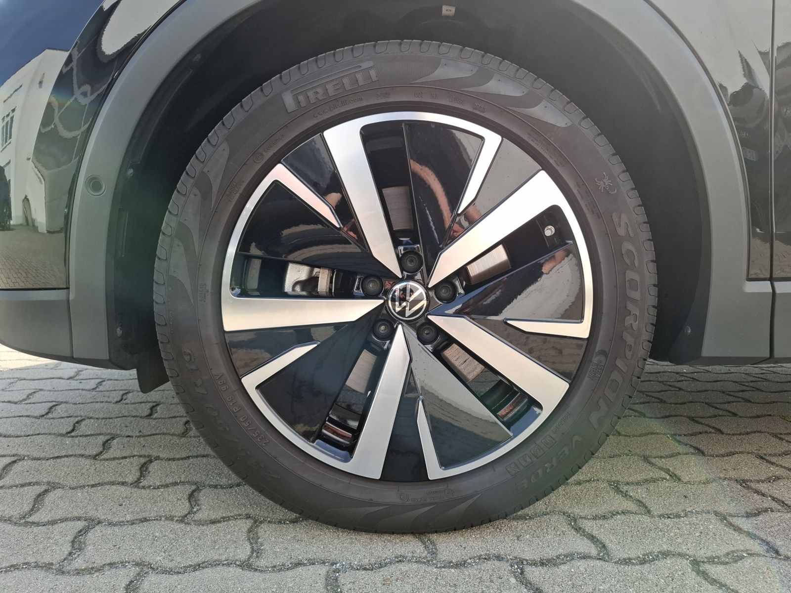Fahrzeugabbildung Volkswagen Tiguan TDI Elegance DSG Matrix STH AHK Navi Pano