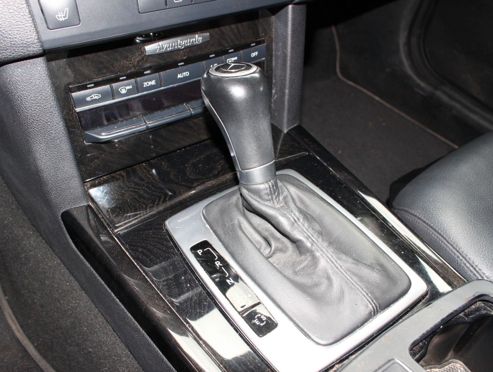 Fahrzeugabbildung Mercedes-Benz E 250 T CDI Avantgarde Distronic + AHK + ILS