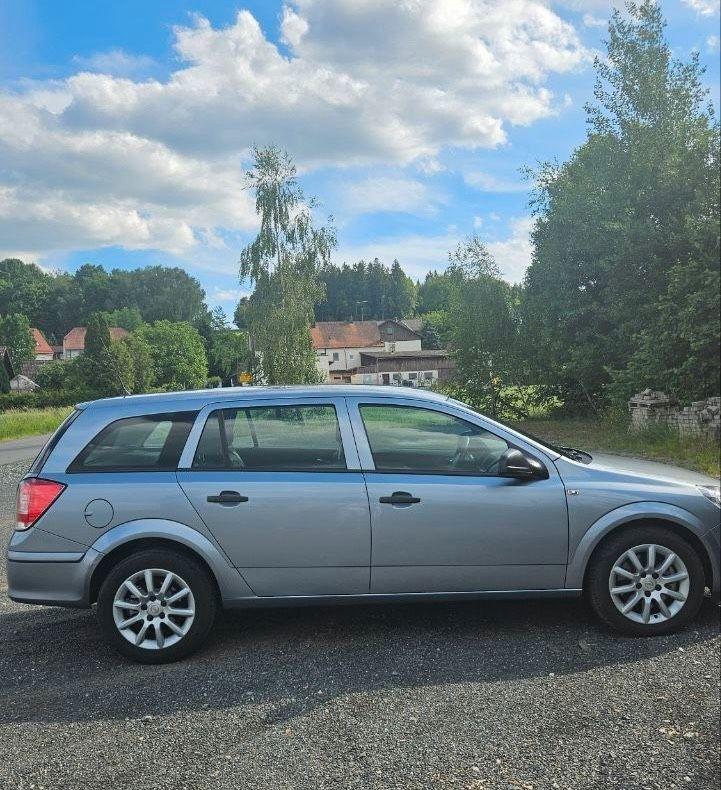 Opel Astra 2010 — photo 8