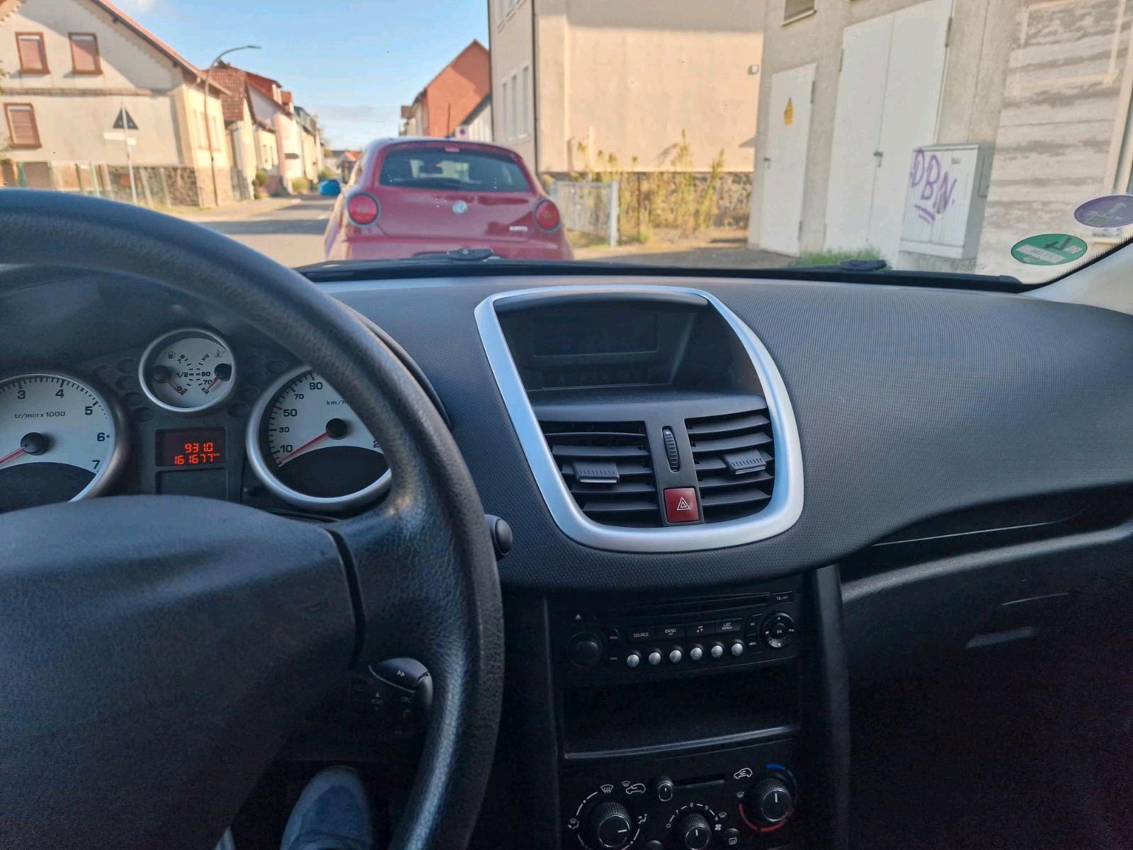 Peugeot 207 2011 — photo 6