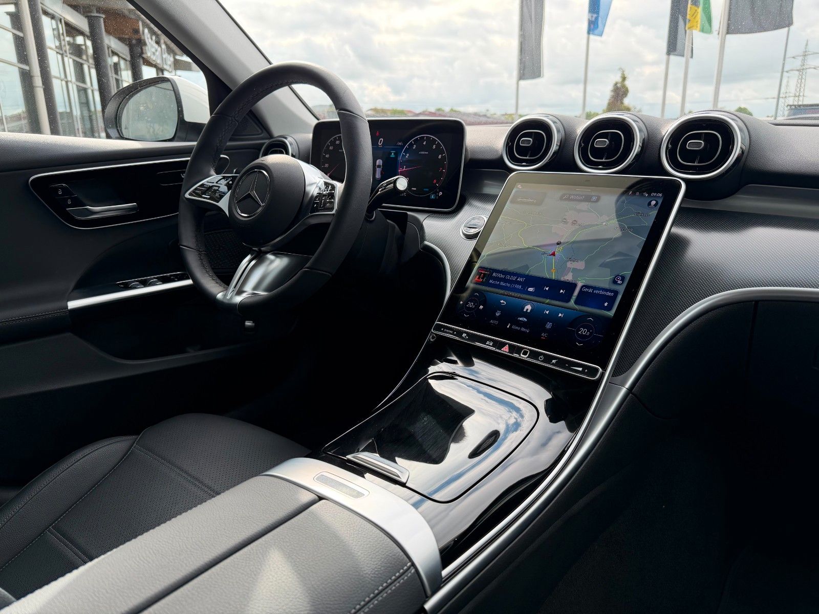 Fahrzeugabbildung Mercedes-Benz C 200 T Avantgarde+RKamera+AHK+AmbientePrem+