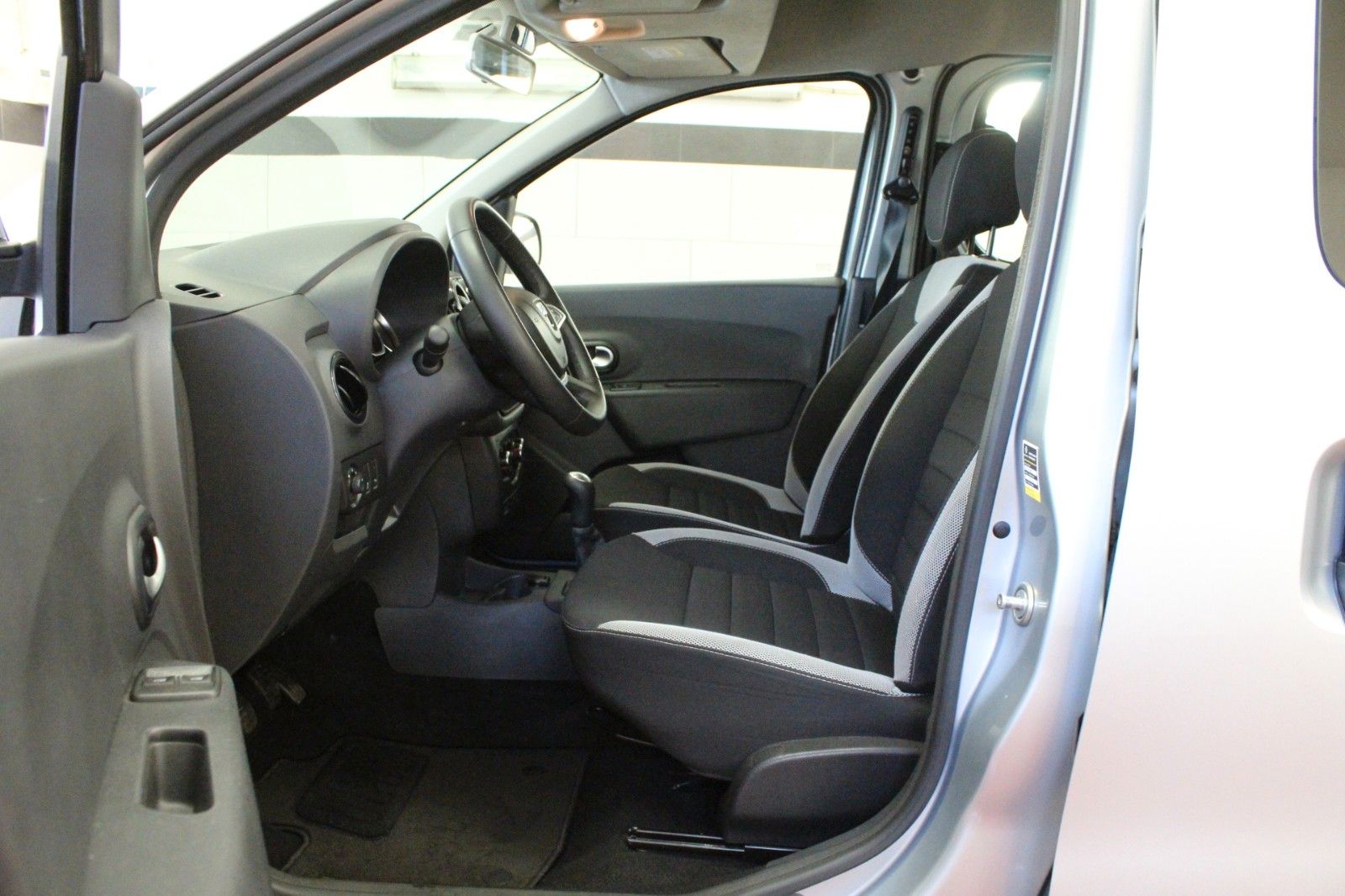 Fahrzeugabbildung Dacia Dokker SCe 100 Stepway *Navi*Klima*Kamera*