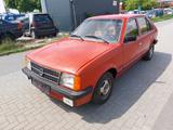 Opel Kadett D Automatik - Opel Kadett mit Benzin-Antrieb: Limousine