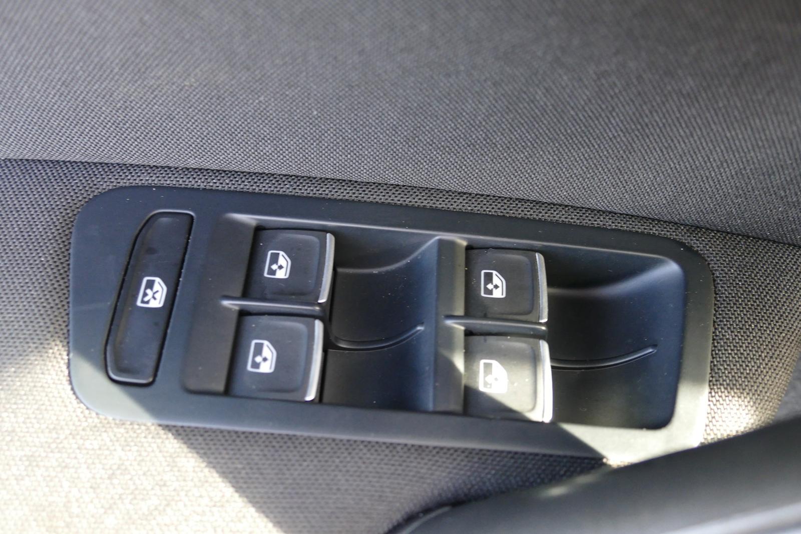 Volkswagen Golf VII 1.4 TSI Highline R-Line LED App Connect