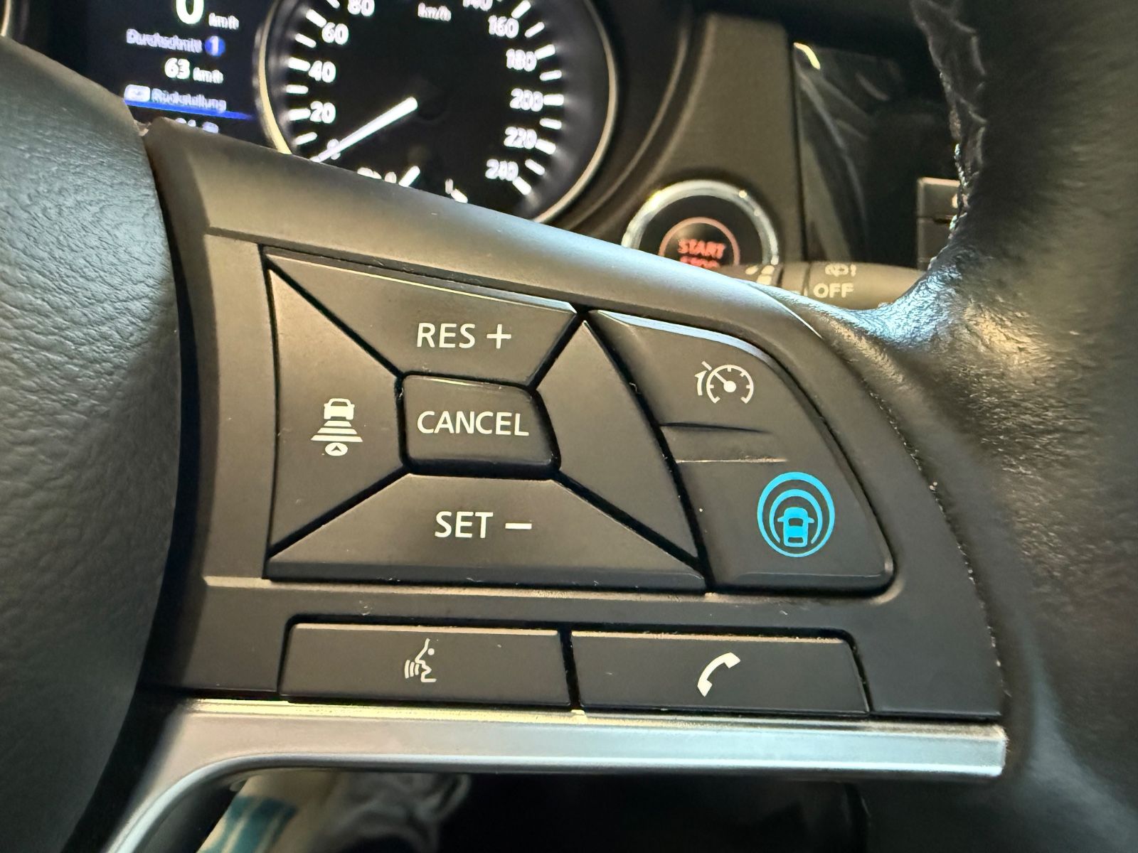 Fahrzeugabbildung Nissan Qashqai Tekna 4x4 - BOSE, 360°, BFS