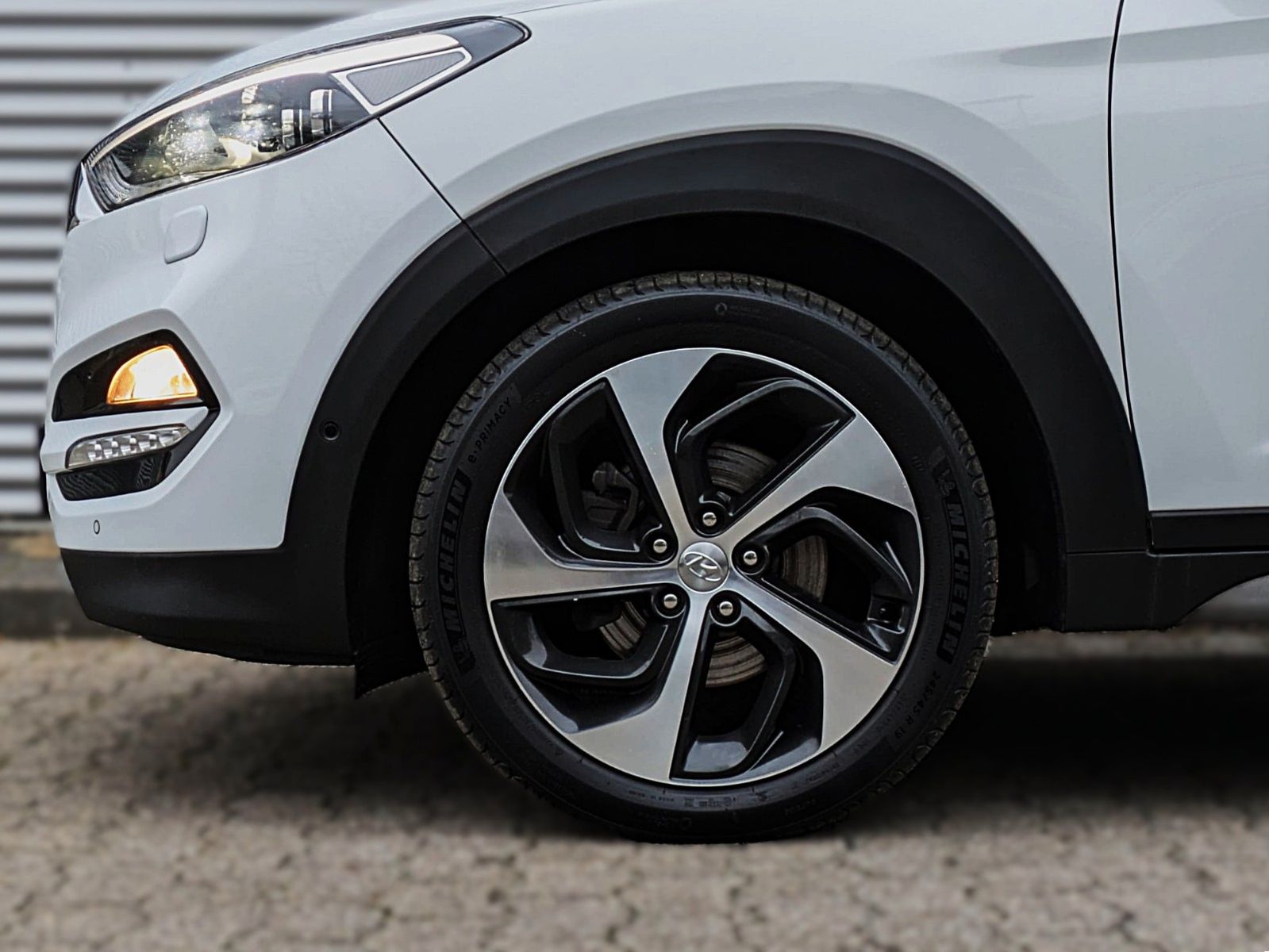 Fahrzeugabbildung Hyundai Tucson PREMIUM 4WD LEDER NAVI PANO PARKASS. LED