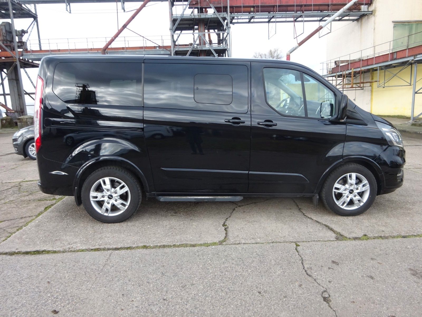 Ford Tourneo Custom 170PS Autm. L1 Titanium X Standhz foto 6