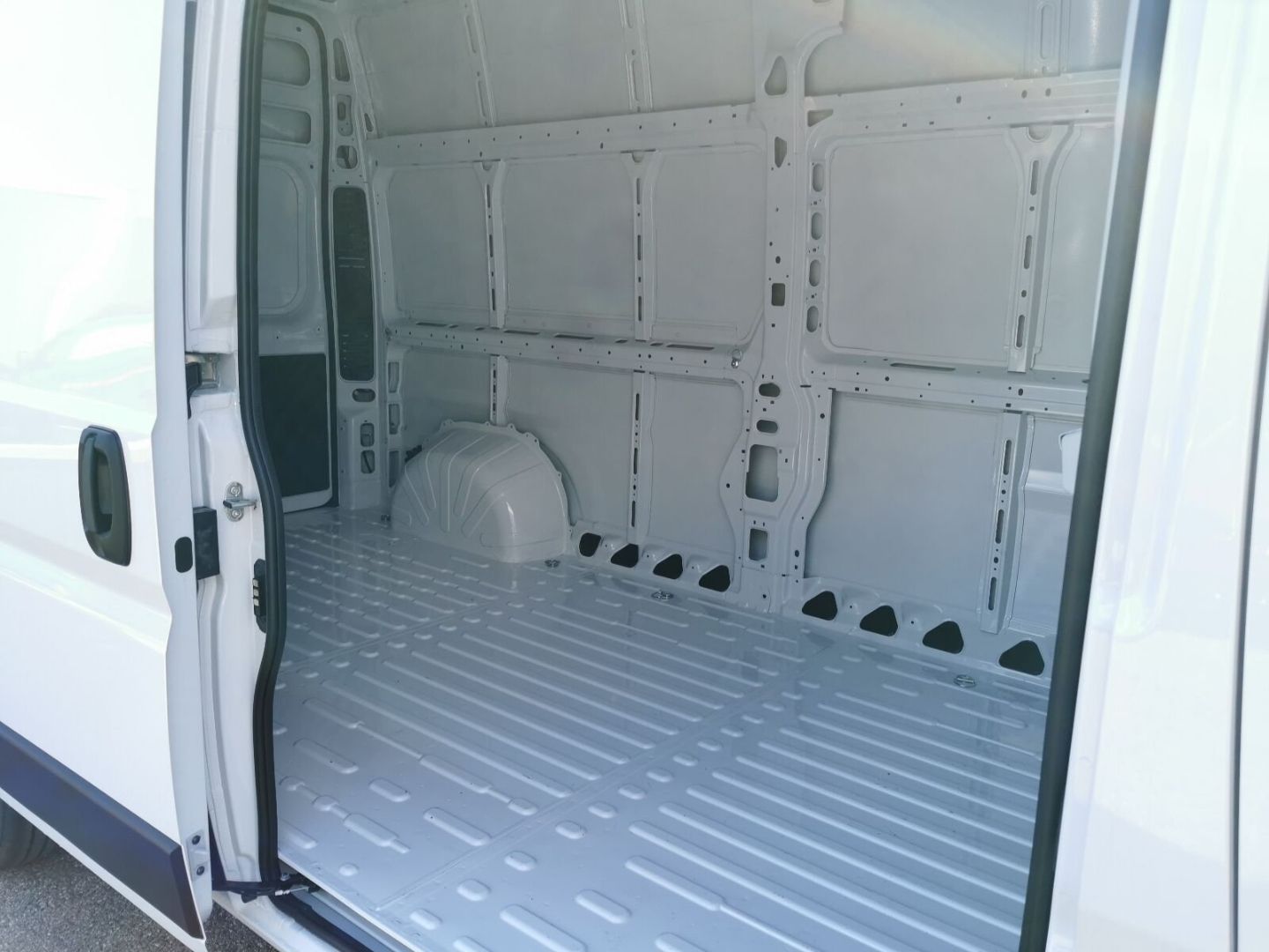 Fahrzeugabbildung Opel Movano CargoL3H3 Navi Klimaautom DAB Rückfahrkam