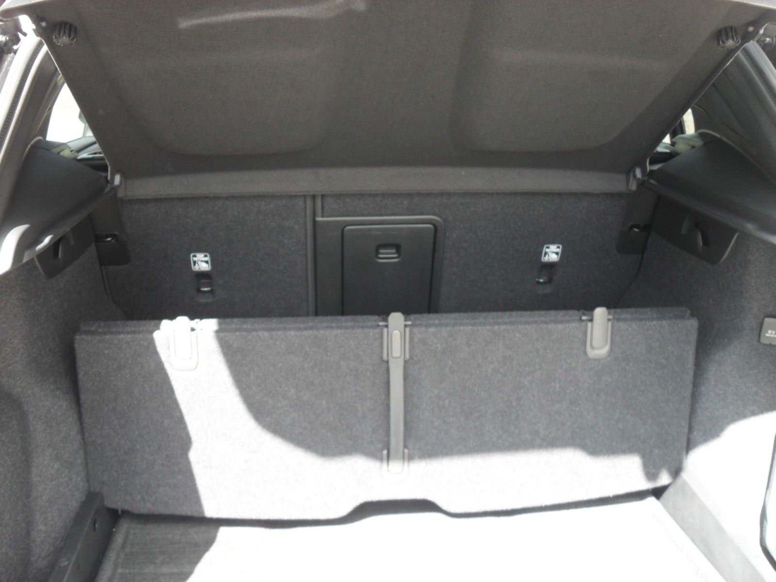 Fahrzeugabbildung Volvo XC 40 Plus Black Edition | PD | LED | ACC