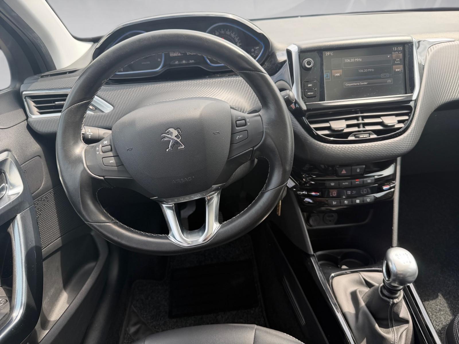Peugeot 2008 Allure*Pano*Navi*Touch*Klimaauto.*
