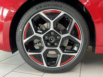 Fotografie des Opel Astra Sports Tourer 1.2 Turbo GS Tech-Paket