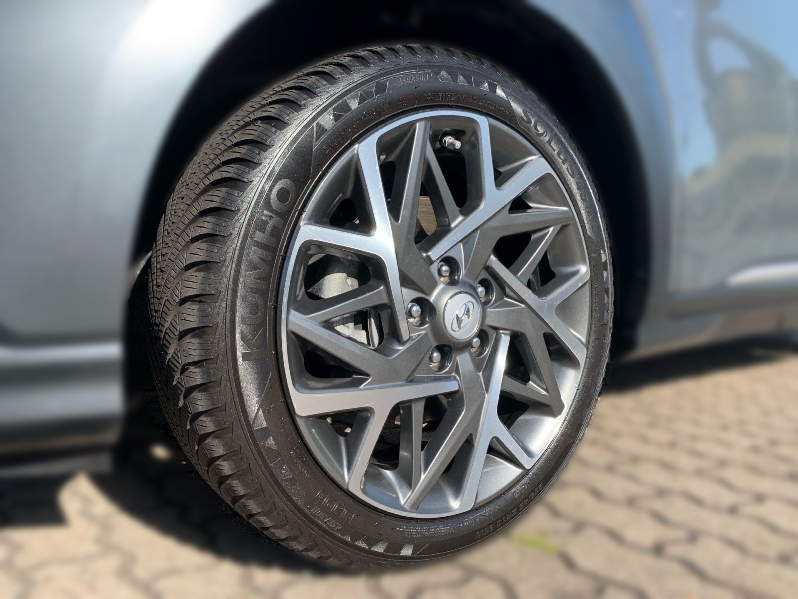 Fahrzeugabbildung Hyundai KONA 1.6 GDI Prime Hybrid Navi LED Leder 1Hd