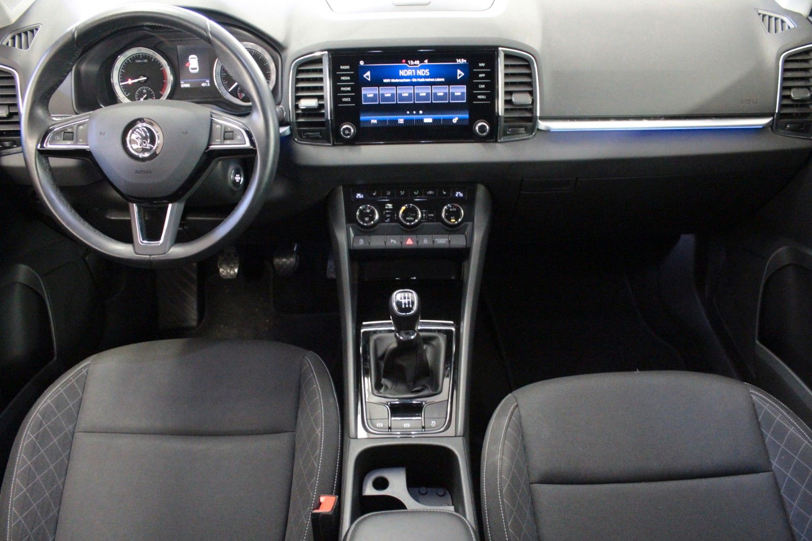 Fahrzeugabbildung SKODA Karoq 1.0 TSI AMBITION  AHK *Allwetter*