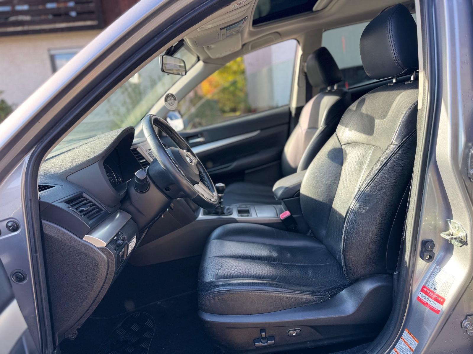 Subaru Outback 2010 — photo 17