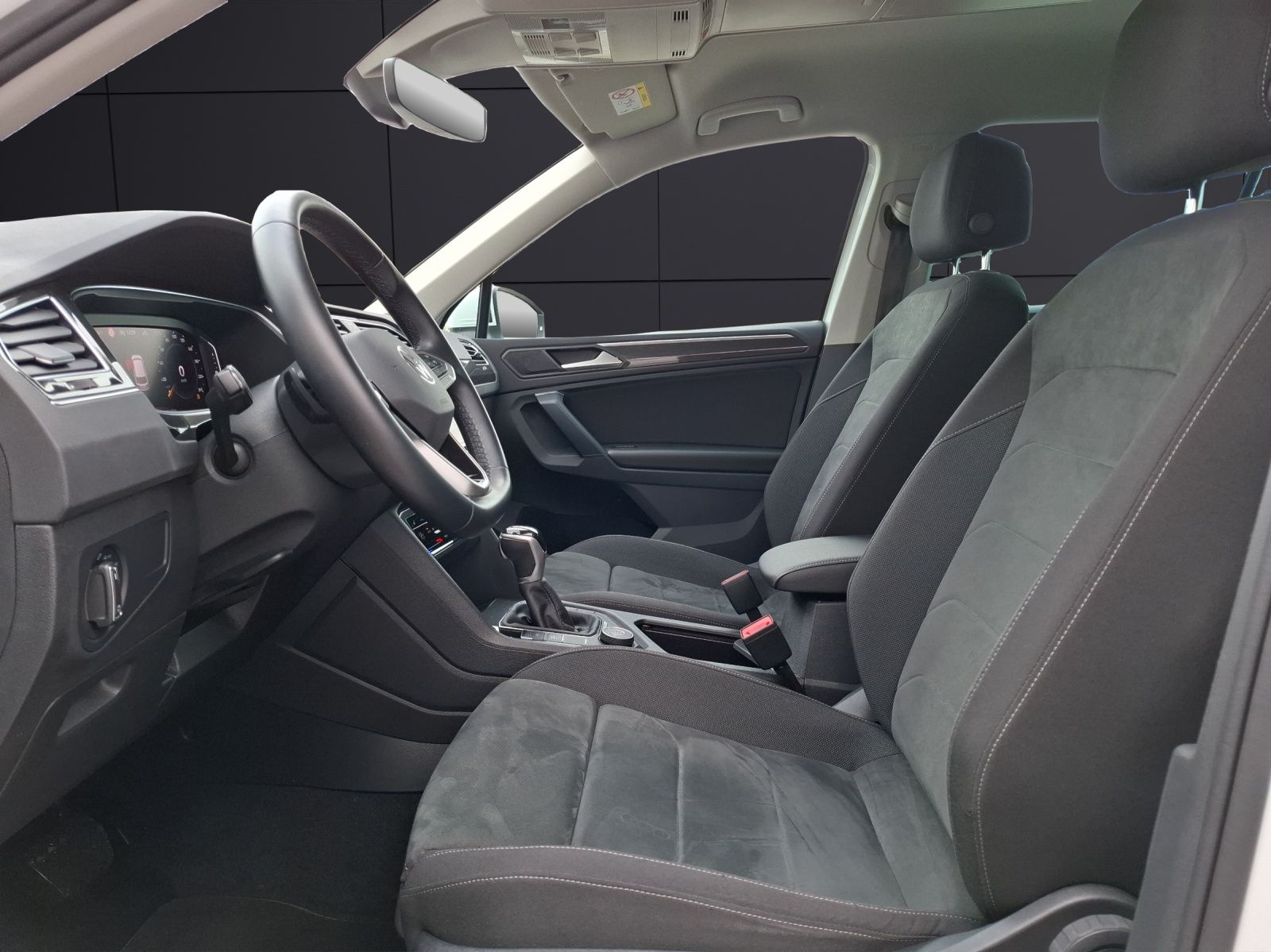 Fahrzeugabbildung Volkswagen Tiguan TDI Elegance DSG 4M Standhzg. Matrix Navi