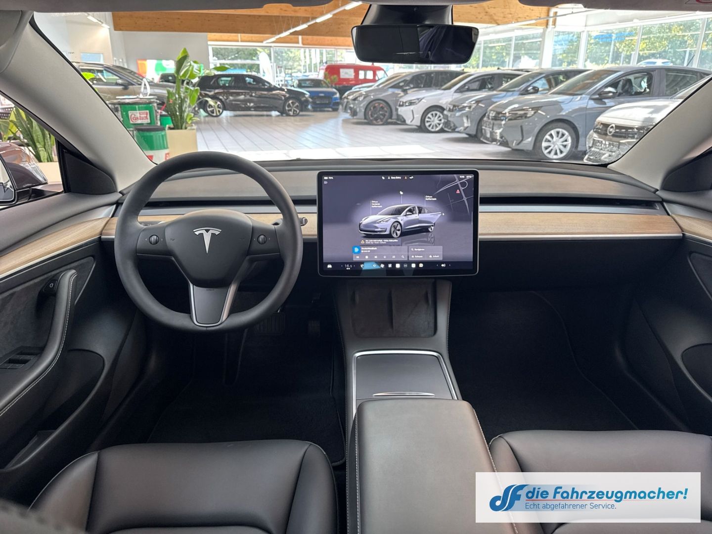Fahrzeugabbildung Tesla Model 3 RWD Soundsystem ACC El. Heckklappe WLAN
