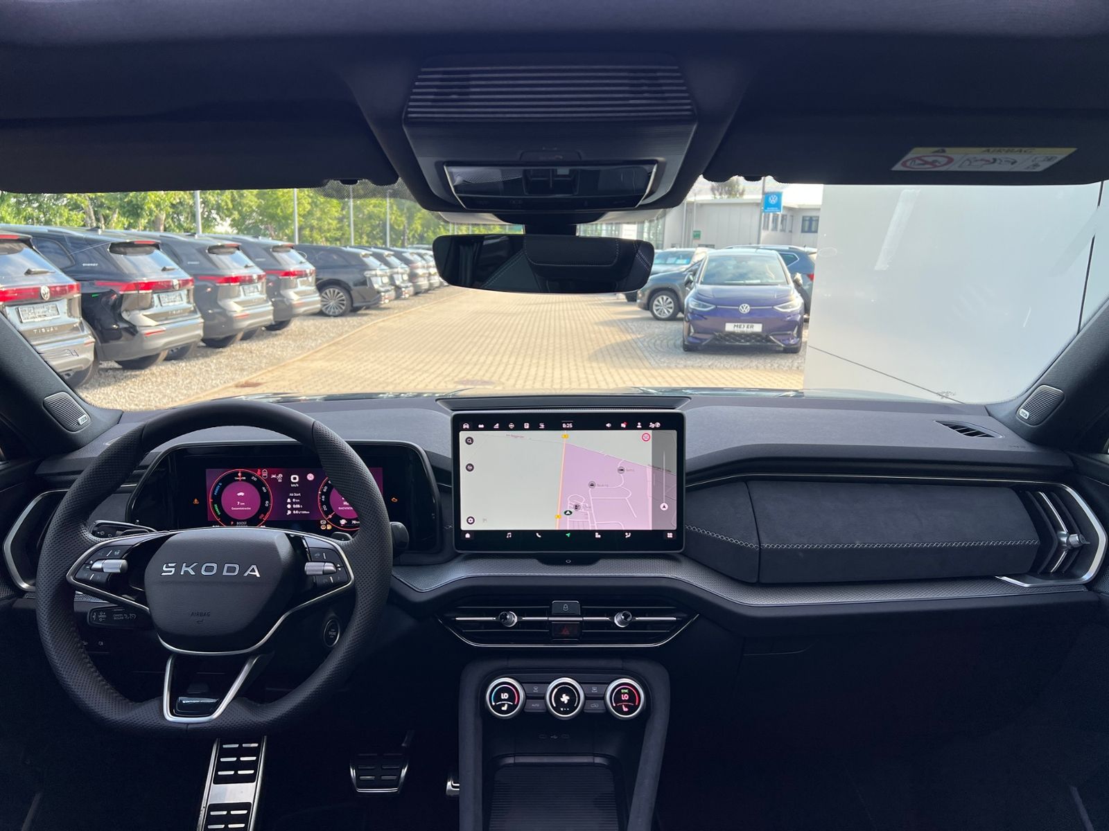 Fahrzeugabbildung SKODA Kodiaq Sportline 1.5 TSI IV DSG *LED, AHK, Navi,