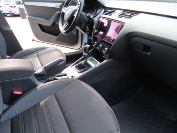 Fotografie 7 des Skoda Octavia Combi Ambition 1.4 TSi Navi ACC