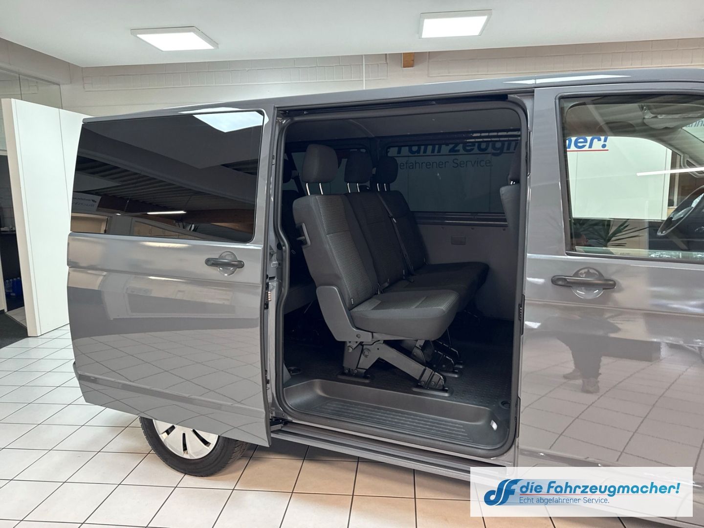 Fahrzeugabbildung Volkswagen Transporter T6.1 Kombi 2.0 TDI 9.Si. AHK DAB Kam