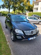 Mercedes-Benz Mercedes ML 300 W164  CDI   BLUEEFFICIENCY - gebrauchte Mercedes-Benz ML 300 aus dem Jahr 2010
