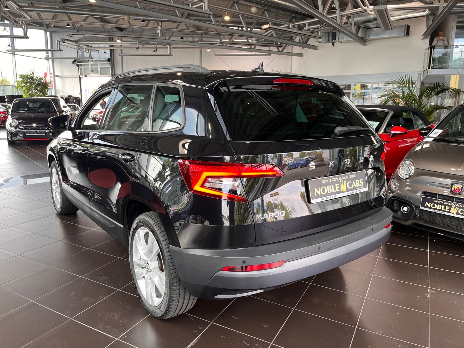 Fahrzeugabbildung SKODA KAROQ Style AHK ACC LED NAV LEDER 18"