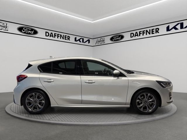 Fahrzeugabbildung Ford Focus ST-Line Navi LED ACC WLAN DAB Keyless Star