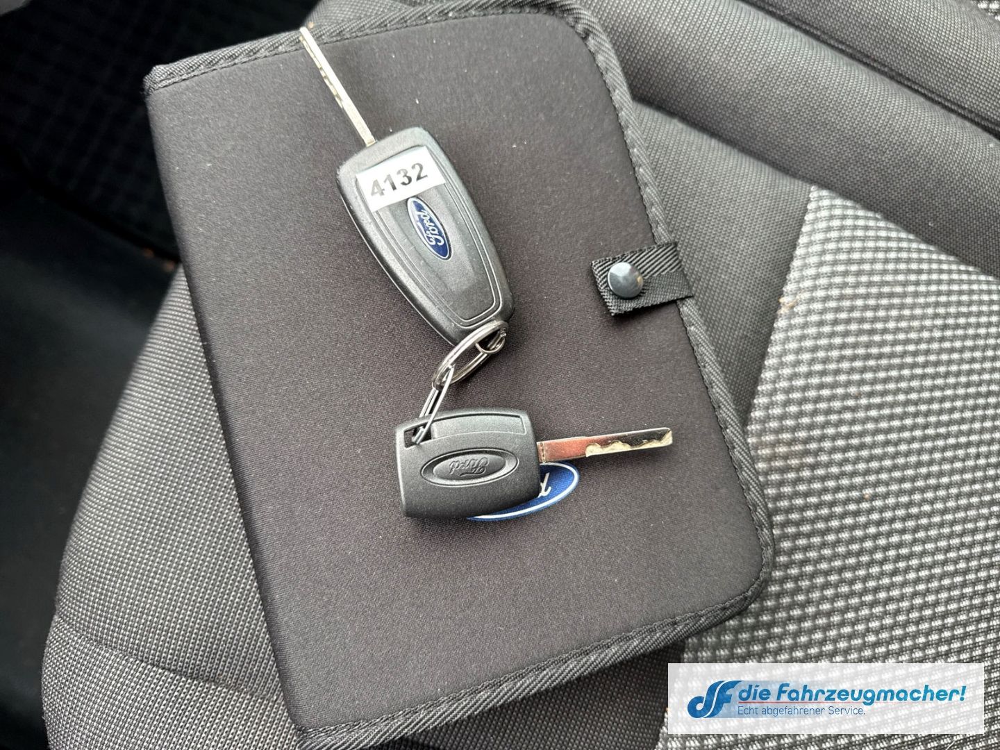 Fahrzeugabbildung Ford Transit Custom Tourneo 300 L1 *4132