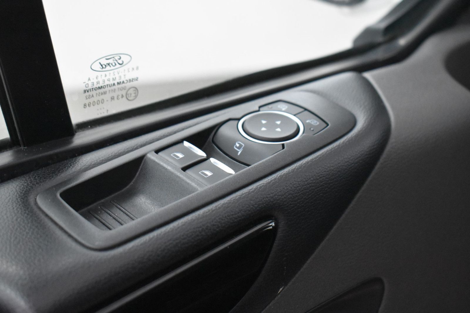 FORD Tourneo Cust 320 Activ 8SI+NAV+XEN+SHZ+ACC+LEDER - Image 18