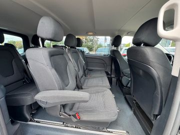Mercedes V 220 - 11