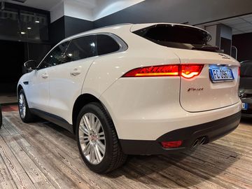 Jaguar F-Pace - 4