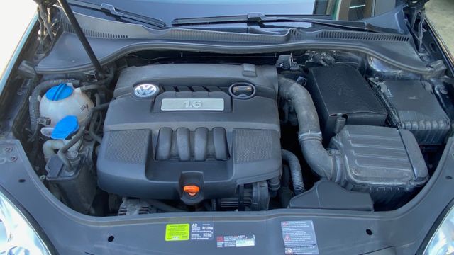 Fahrzeugabbildung Volkswagen Golf V Limousine 1.6 United aus 1. Hand !!