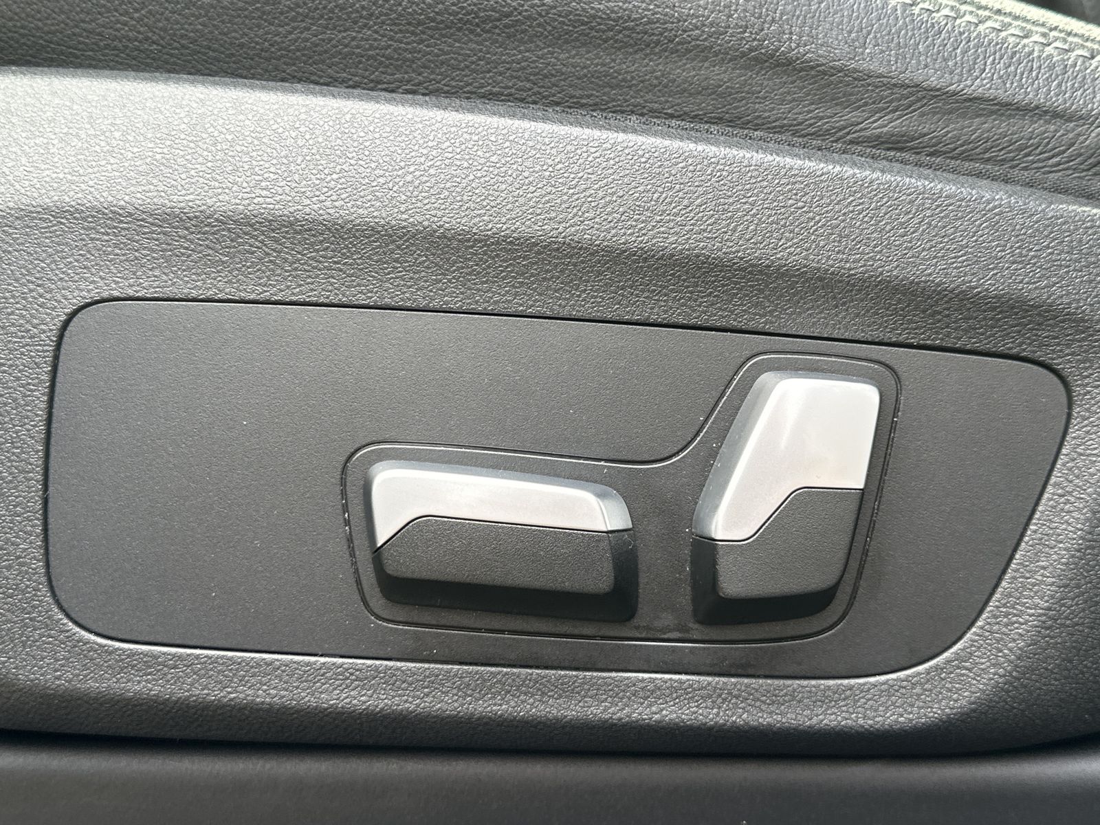 Fahrzeugabbildung BMW X3 xDrive20d M-Sport NAV+LASER+PANO+HUD+KAM+19ZO