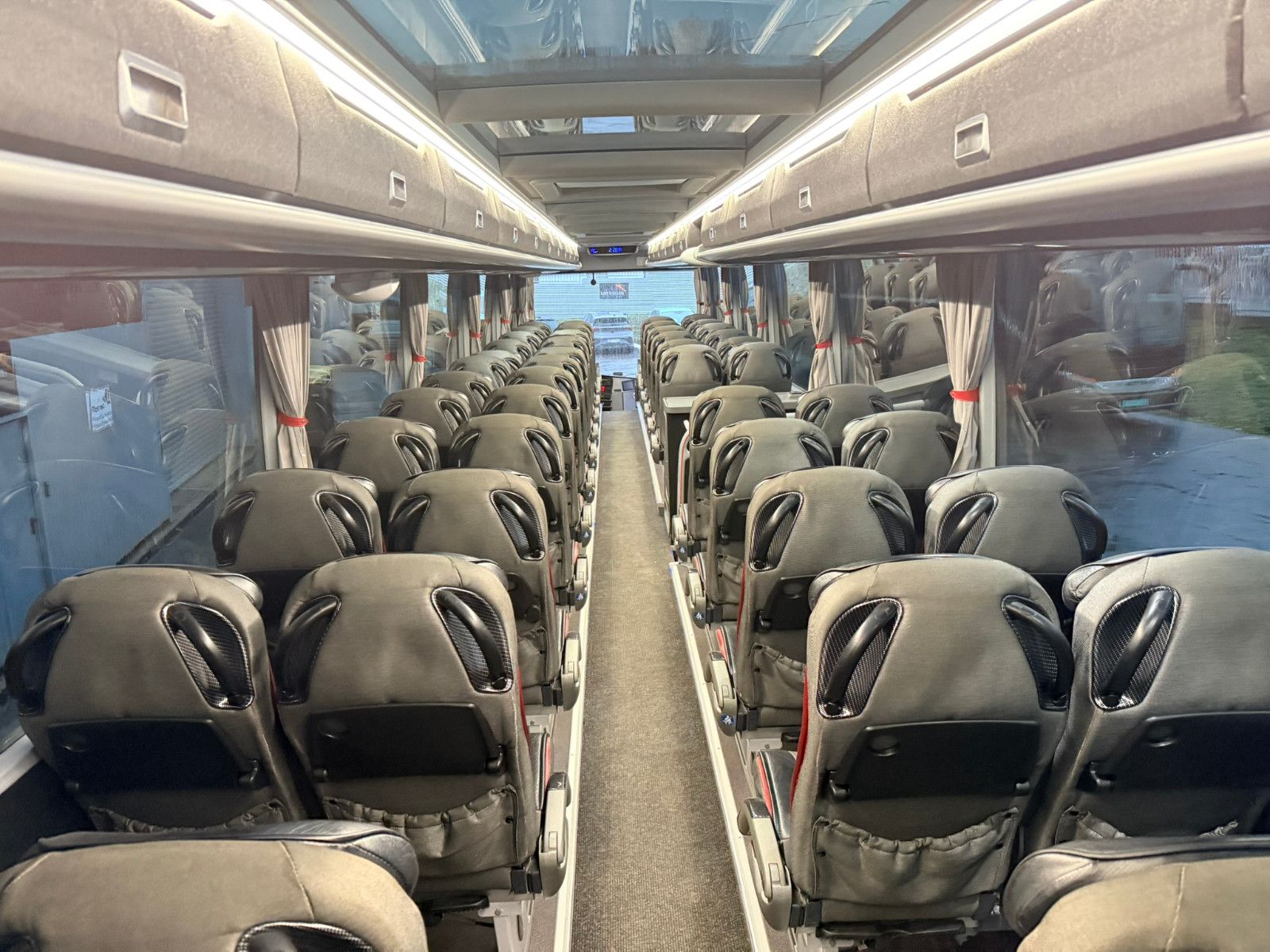 VANHOOL  2017 - Image 31 of 35