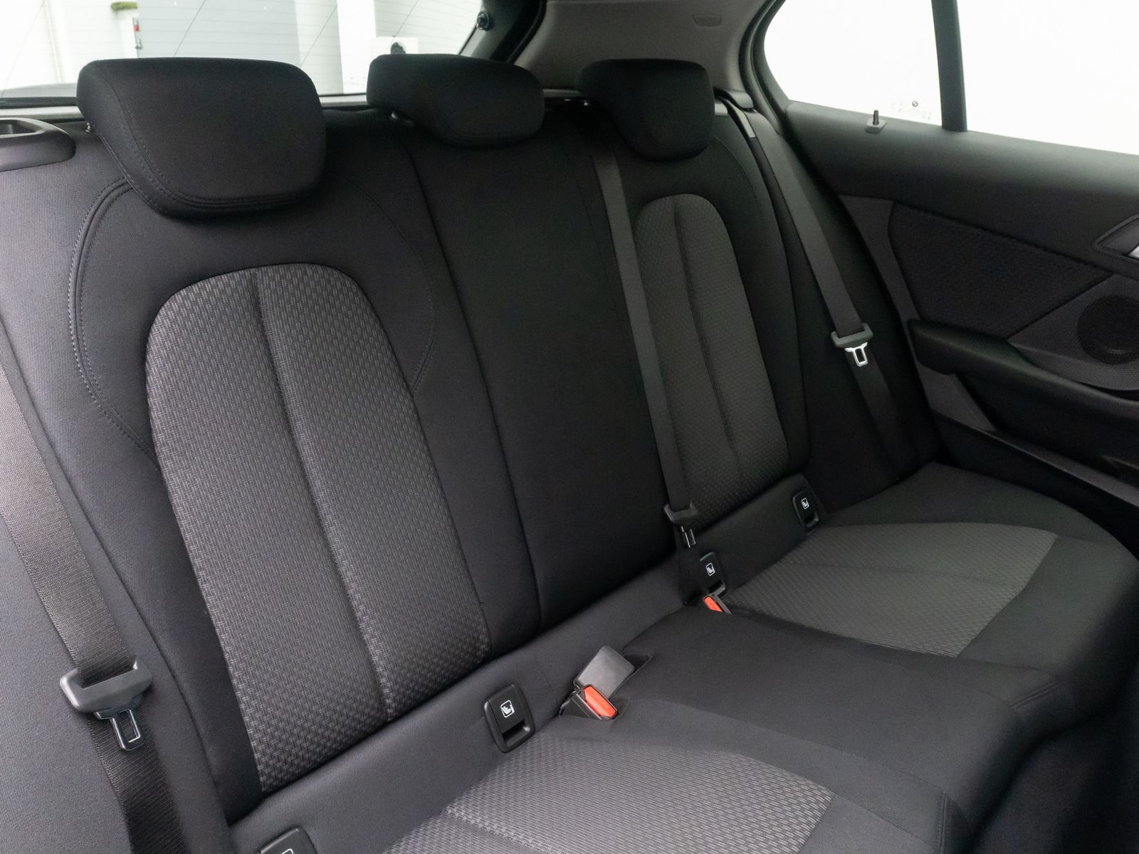 Fahrzeugabbildung BMW 118i GeschwindigReg DAB AHK DriveAs LED CockpitP