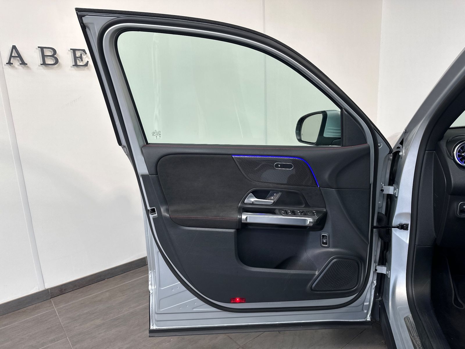 Fahrzeugabbildung Mercedes-Benz GLB 220 d AMG Line NAV+LED+AHK+360GRAD+SHZ